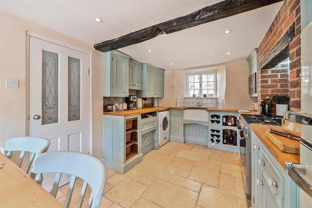 19 High Street, Greens Norton