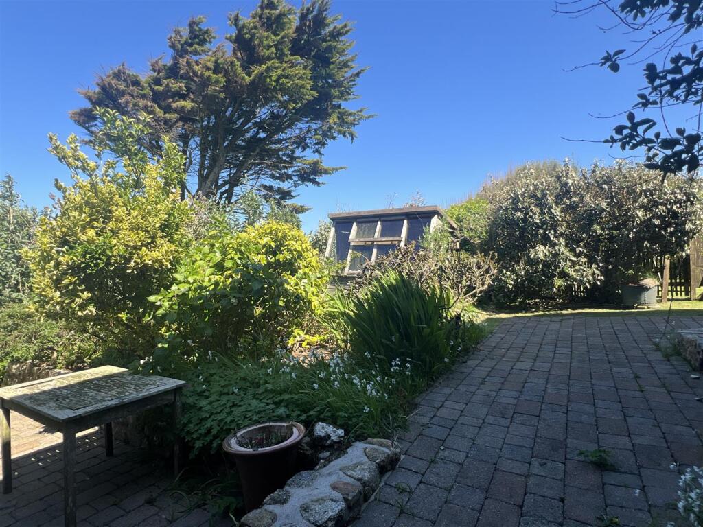 Garden, Land &amp; Views