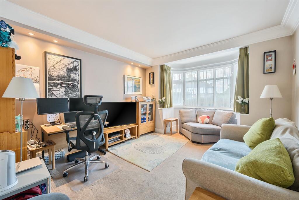 16 Craddocks lounge.jpg