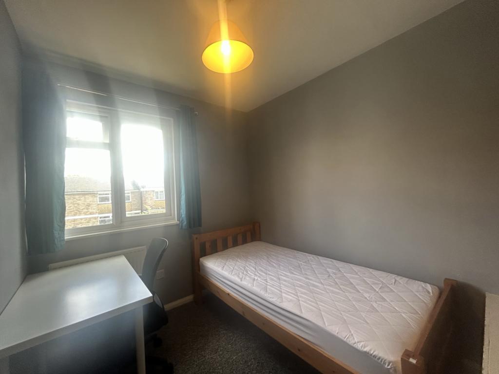 BEDROOM 4