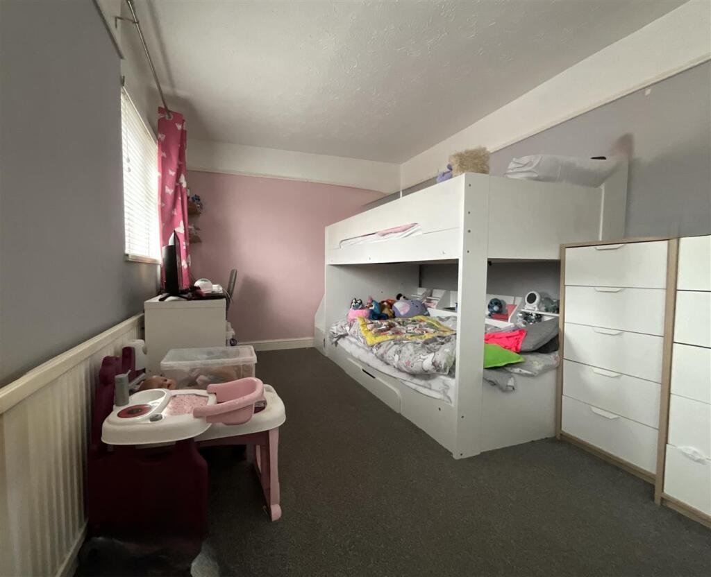 Bedroom 1.jpg