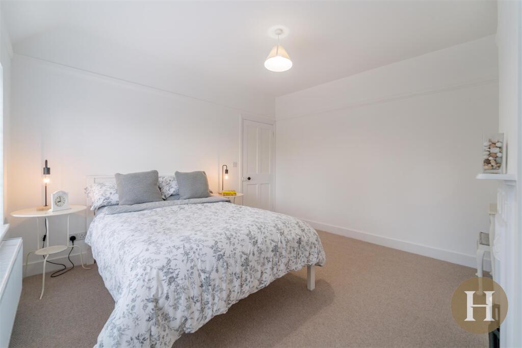 Hadleigh Estate Agents-35.jpg