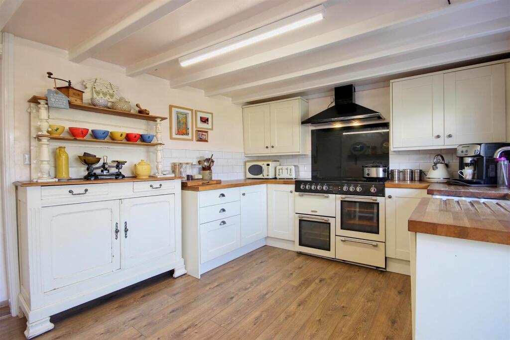 BREAKFAST KITCHEN