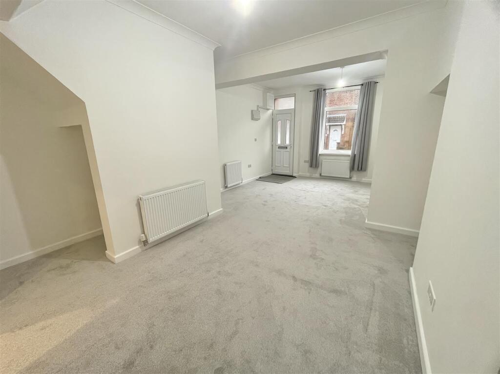 Dining Room &amp; Lounge