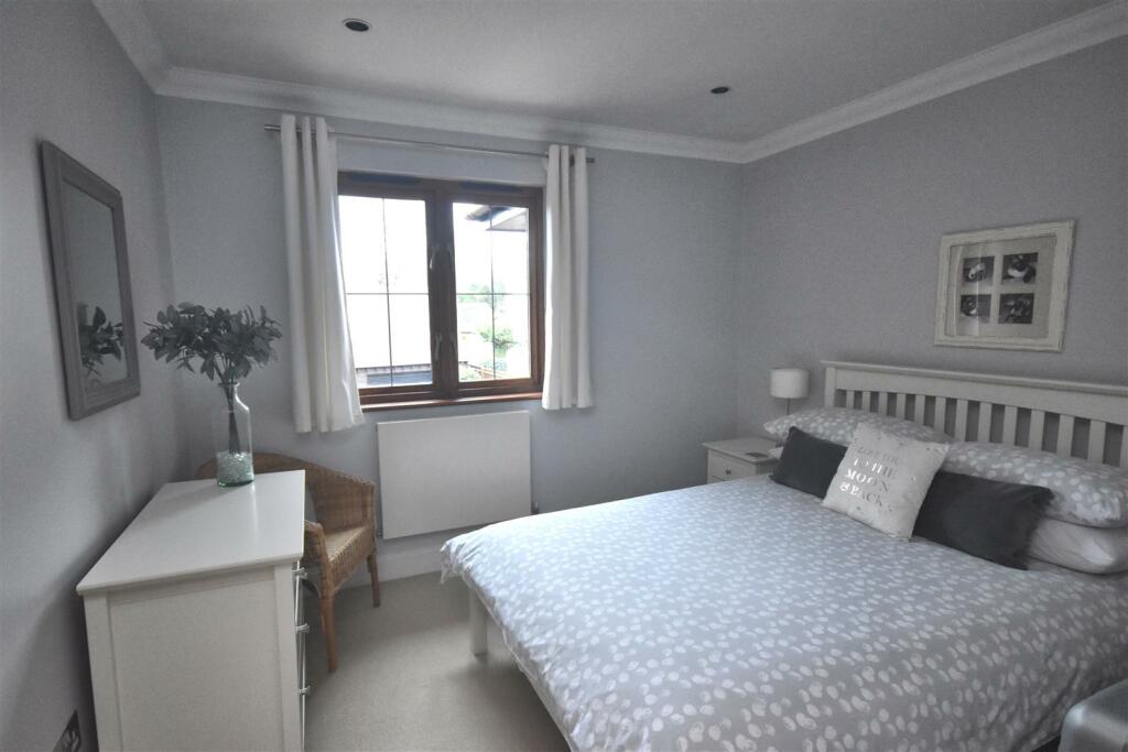 Bed 5.jpg