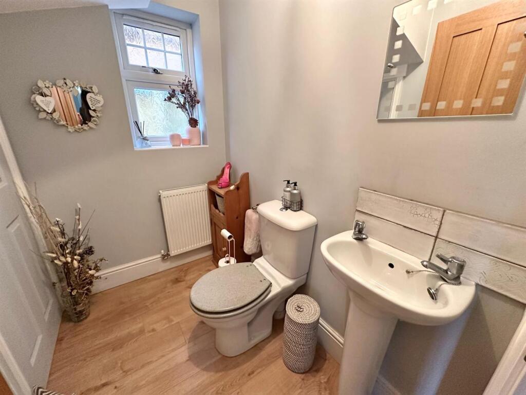 Cloakroom (WC)