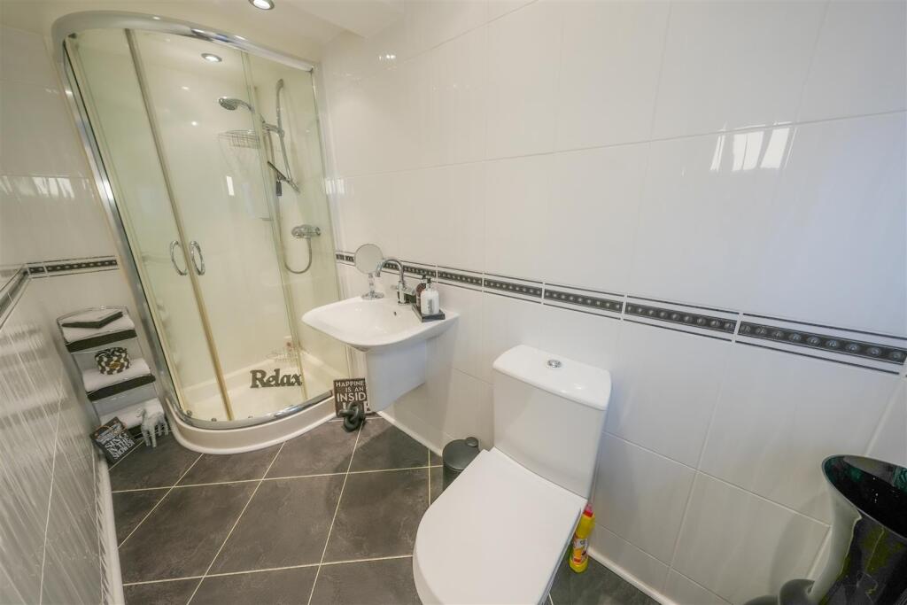 GROUND FLOOR SHOWER ROOM