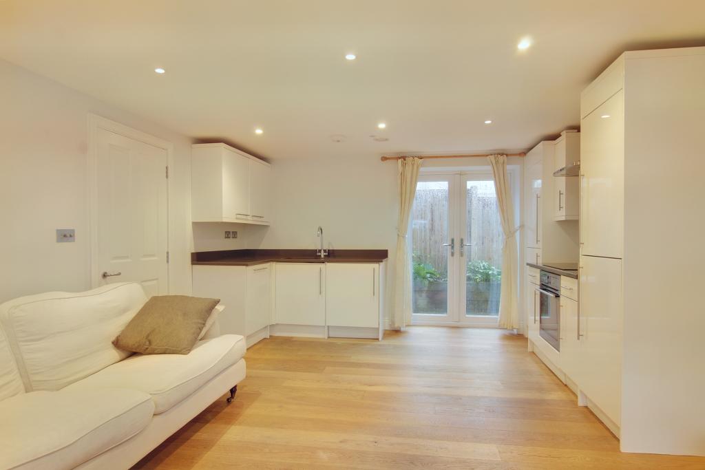 5.kitchen.jpg