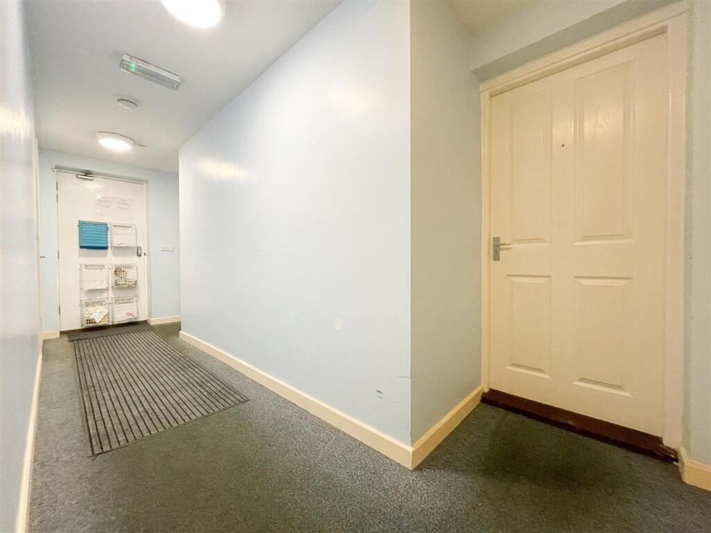 COMMUNAL ENTRANCE