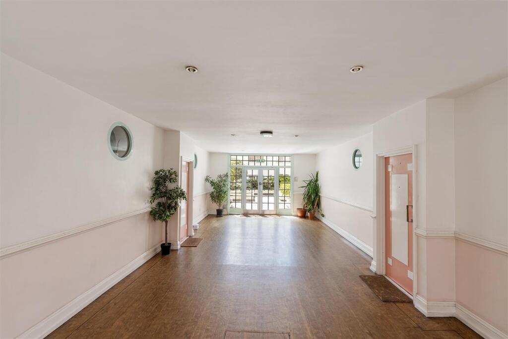 Urswick Road, E9