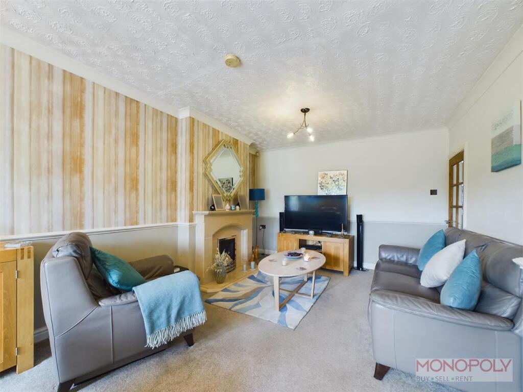 LIVING ROOM/ DINING ROOM