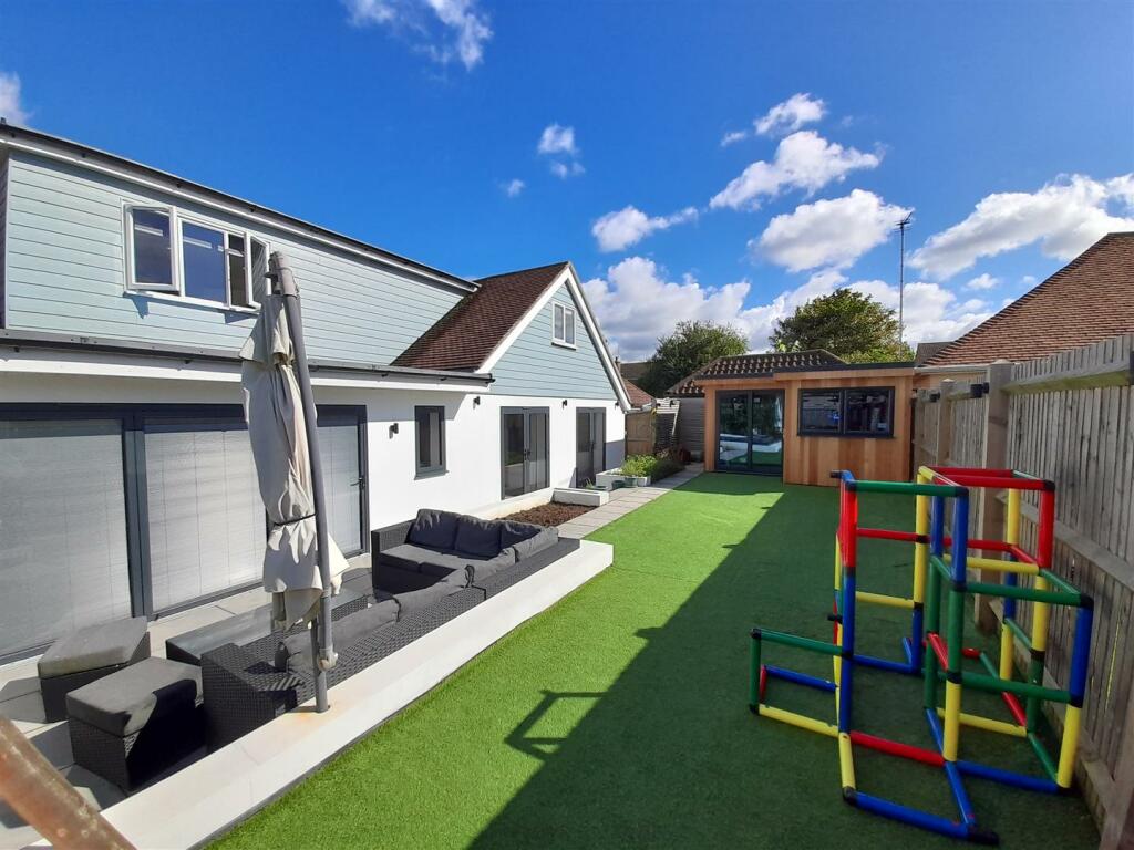 Rear garden 1.jpg