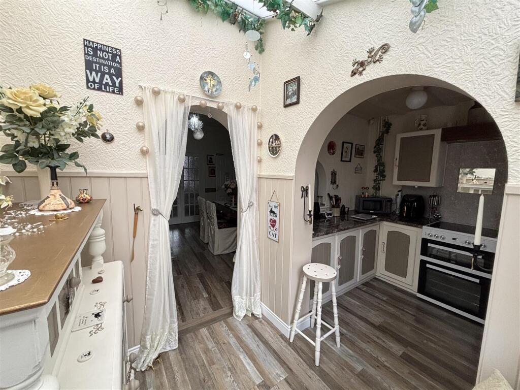 Sun Room / Rear Entrance