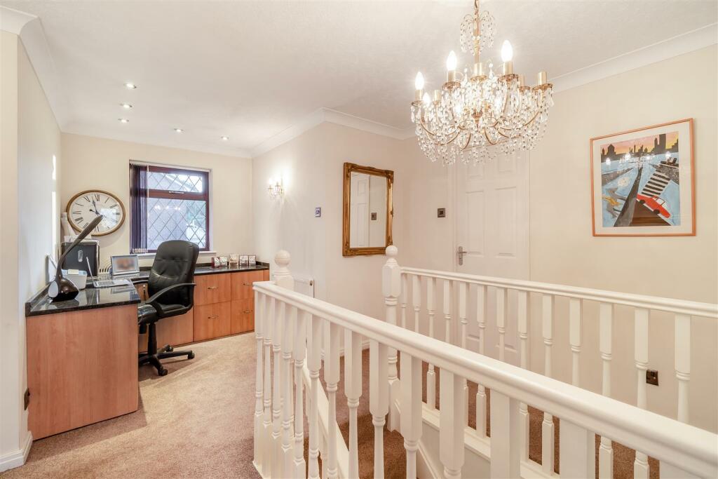 8576940-interior30.jpg