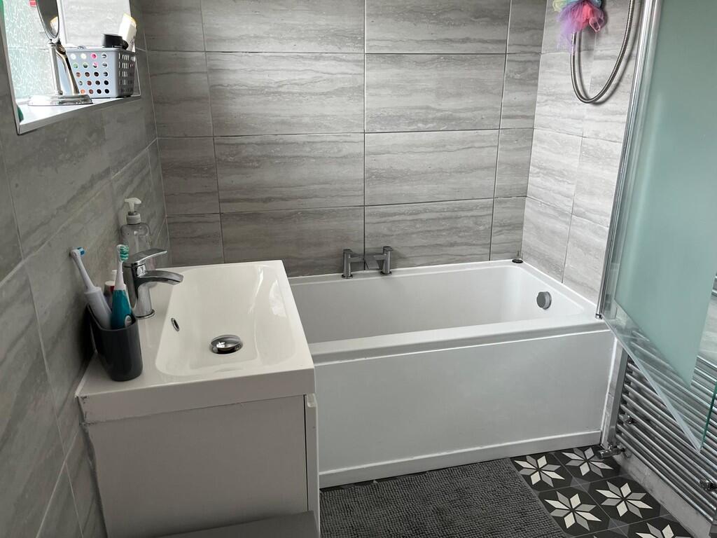 8bb571e7-b0d8-406...