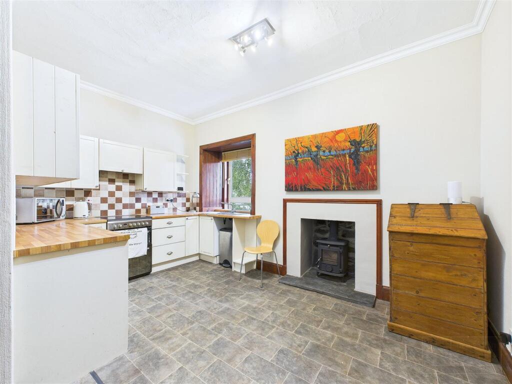 Kitchen / Dining
