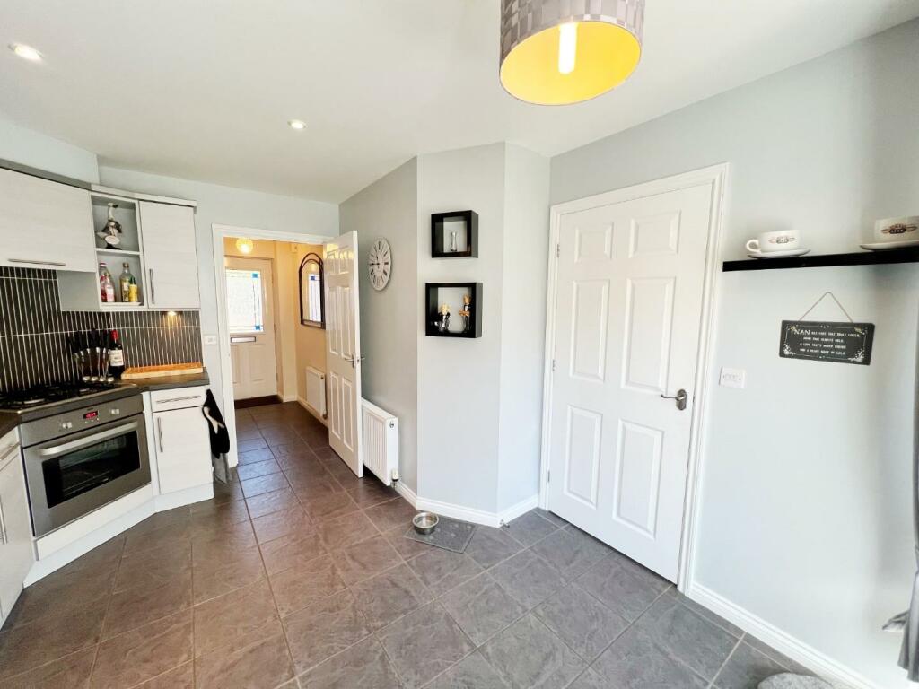 Kitchen pic 3.jpg