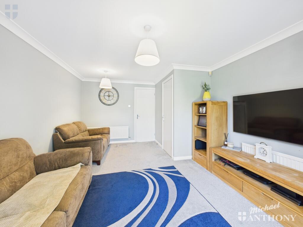 CAM03852G0-PR0242-STILL010