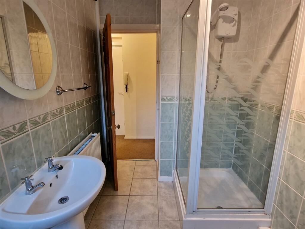Bathroom2.jpg