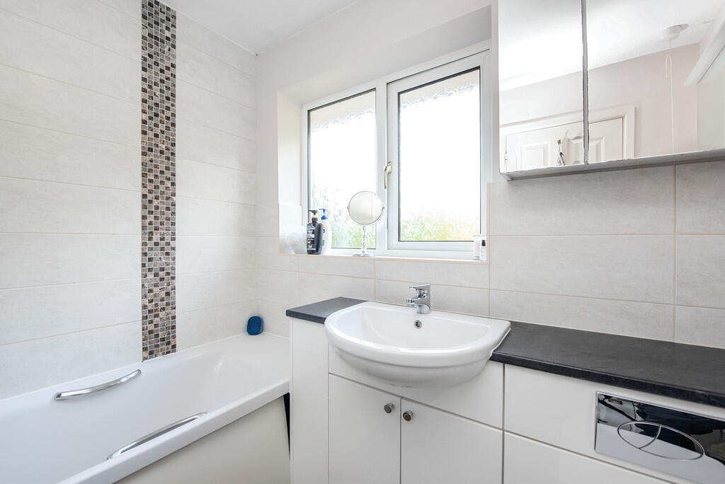 7 Squirrell Close...