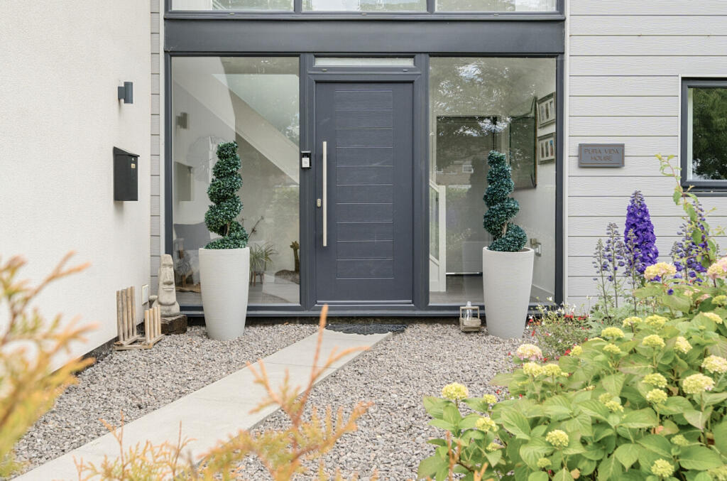 13069982668498915161b9