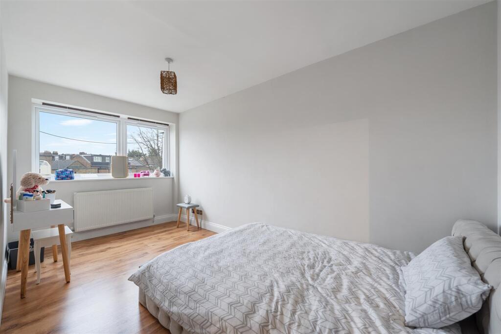 Albany Court N12 8NN-3.jpg