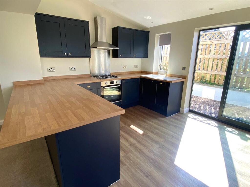 Bramleys Estate Agents - Hall Lane, Kirkburton (4)