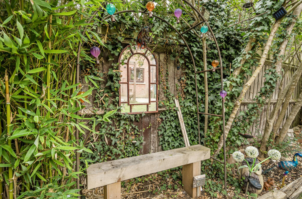 1355857-16-68cad1...