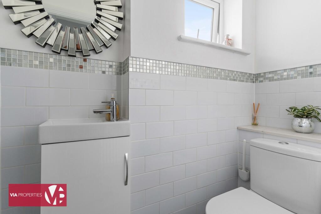 70 Davison Drive Cheshunt Waltham Cross EN8 0SX via properties e