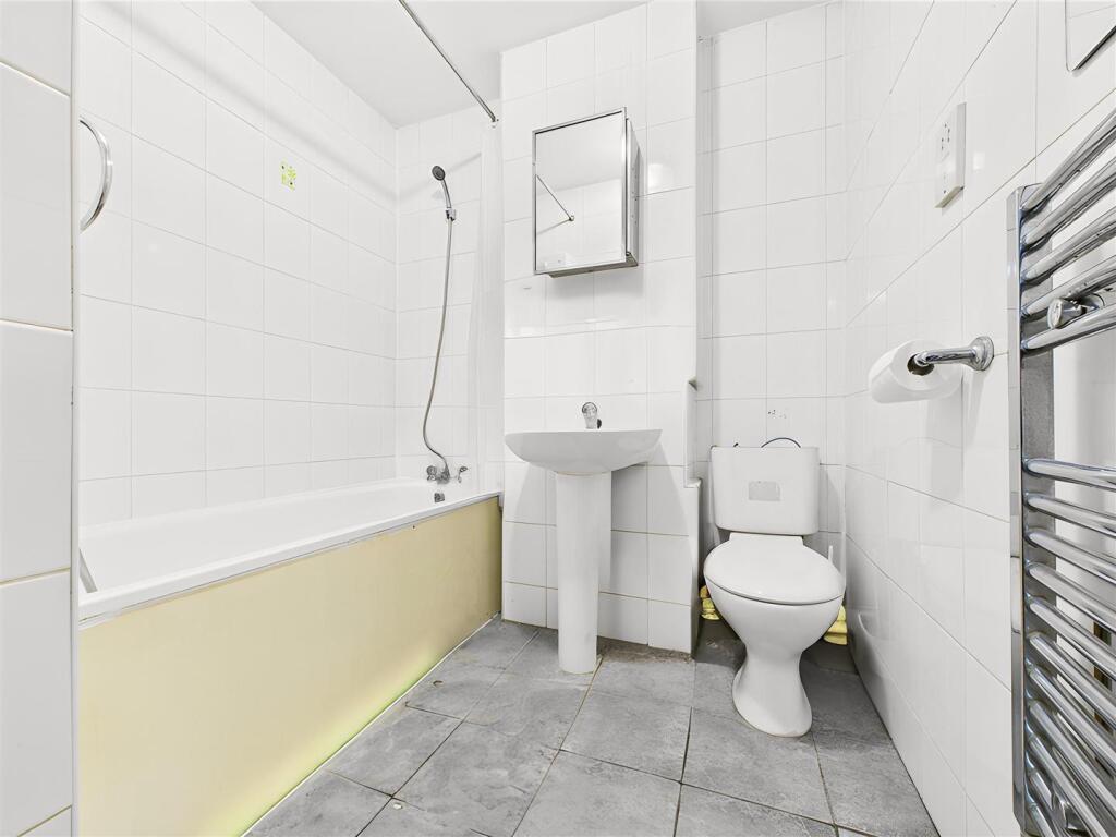 CAM02664G0-PR0102-STILL012 - Furniture removed - 0