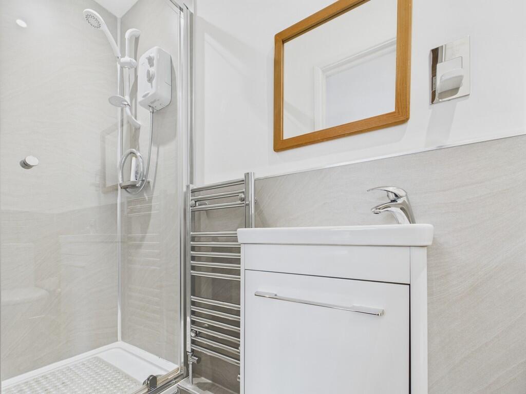 CAM04273G0-PR0136...