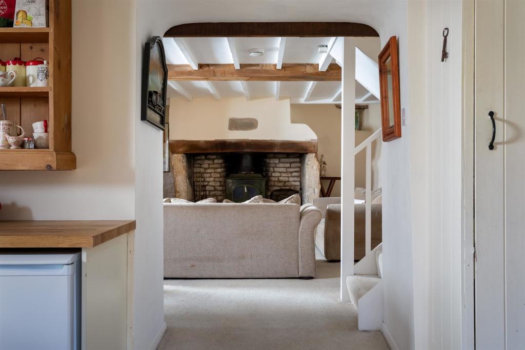30 - Christmas Cottage - GL6 8JG - Web.jpg