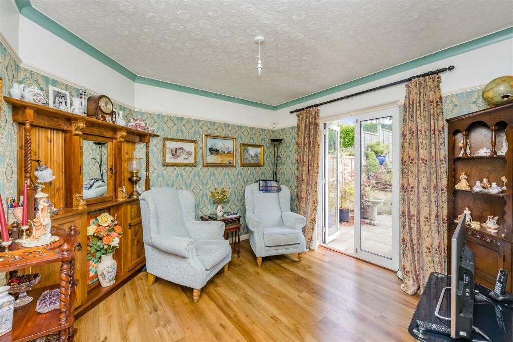 Second reception/Bedroom 4