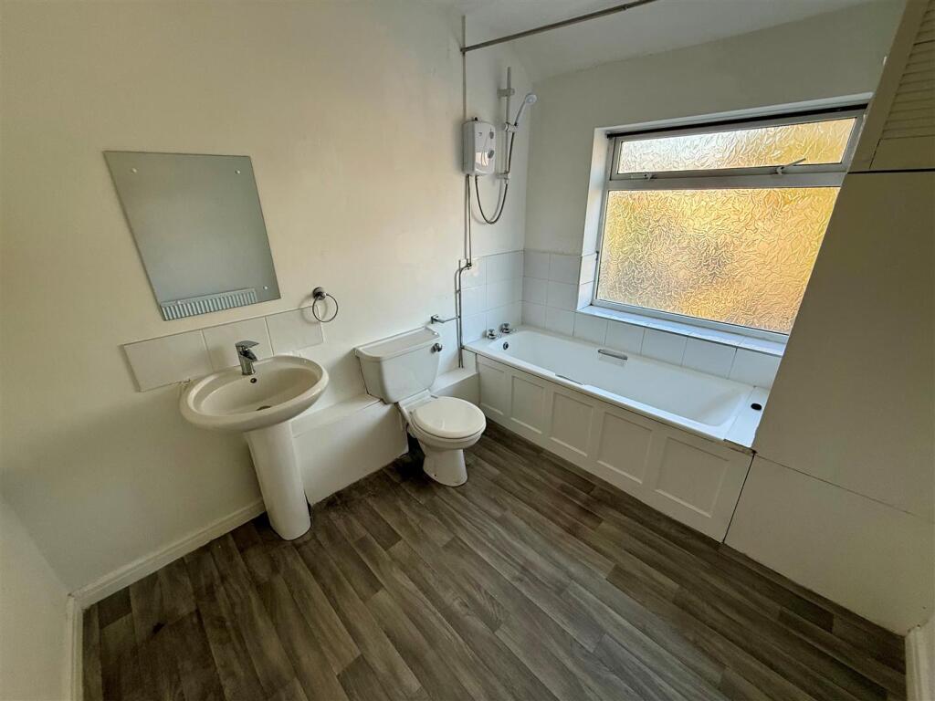 PR16 Bathroom.jpg