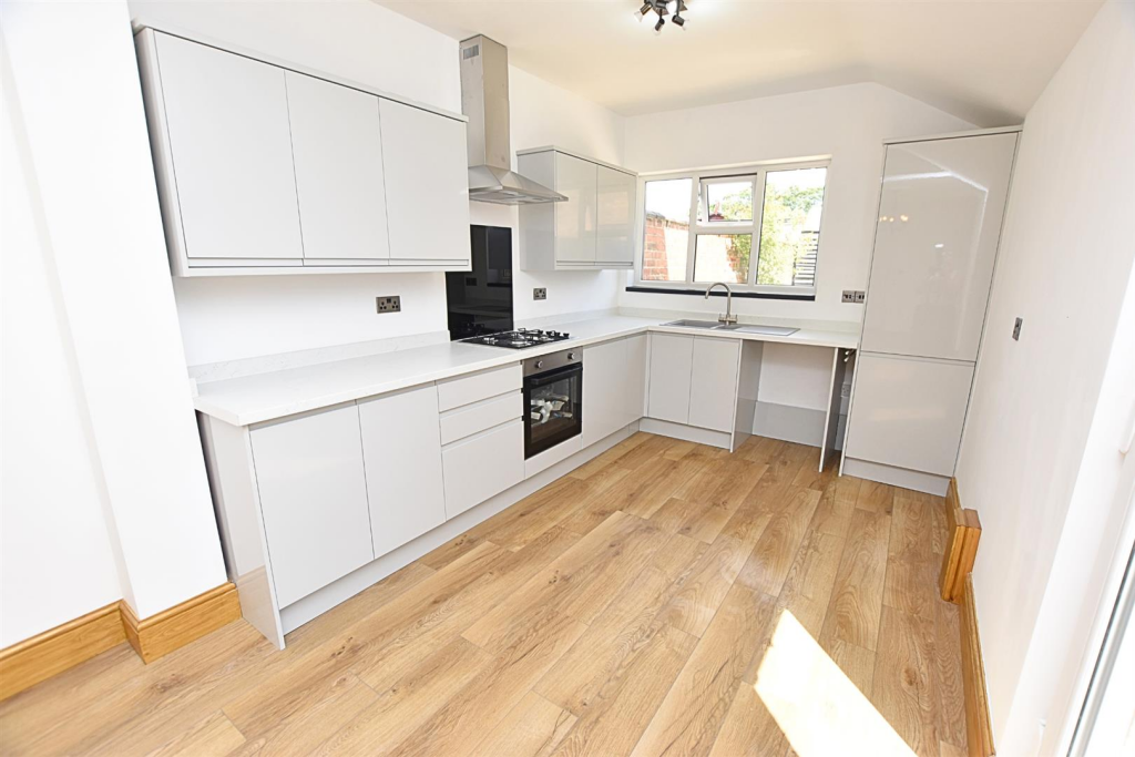 LIVING KITCHEN DINER