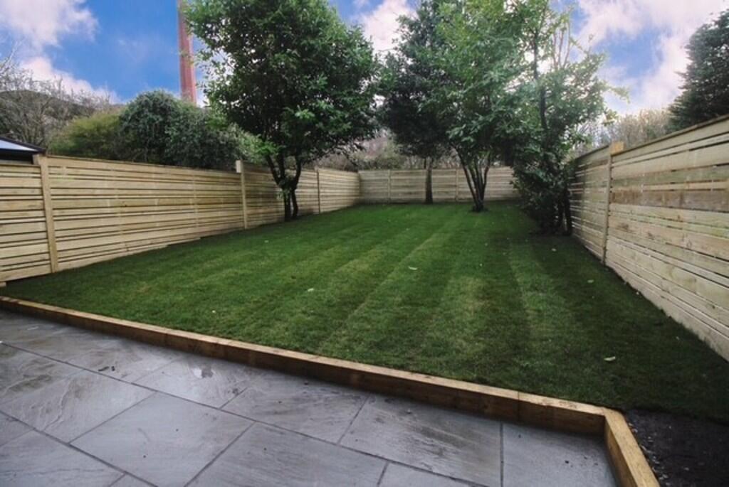 14 Knutsford Gard...