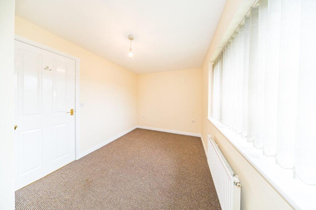 27 Molyneux Close bedroom 2 2.jpg