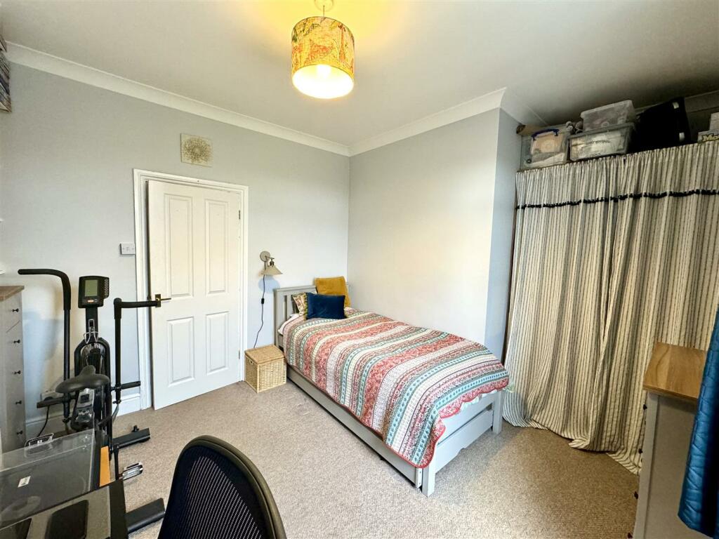 BEDROOM 2
