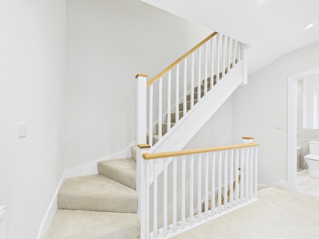 CAM02136G0-PR0499-STILL013