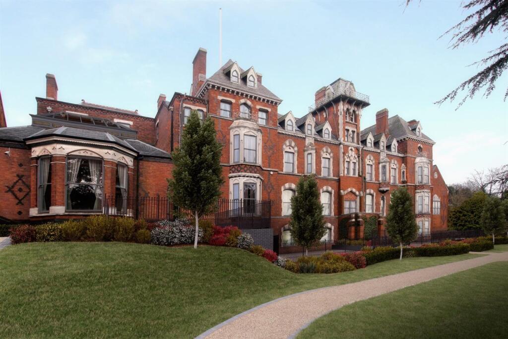 Court-Collaboration-Royal-Sutton-Place-Hero-Royal-