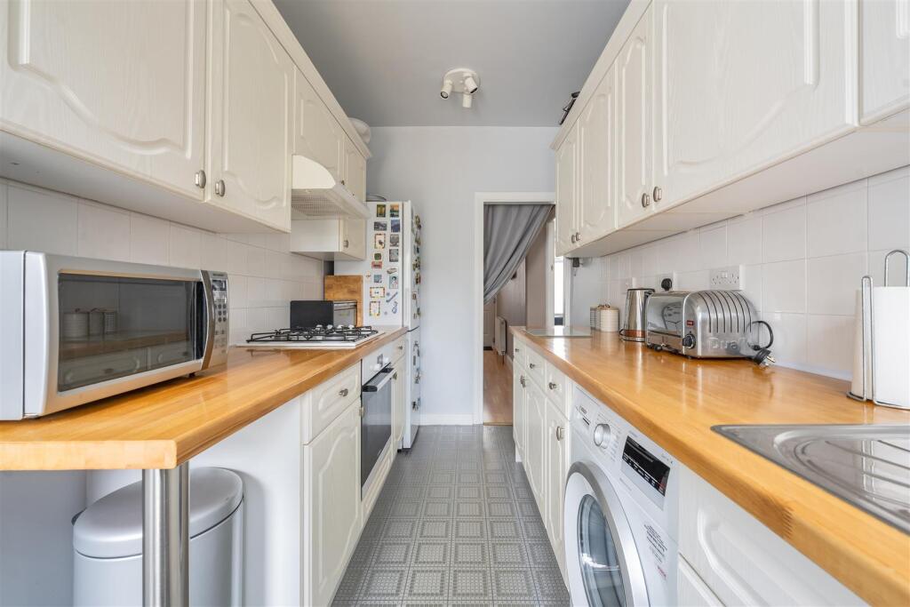 Greenstead Avenue, IG8