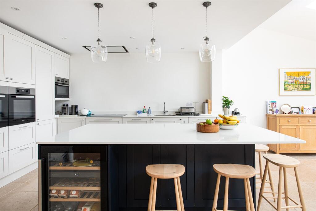 Kitchen_3.jpg