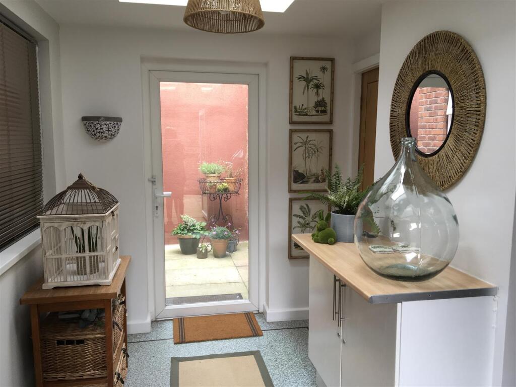 Church Road Rear hall.JPG