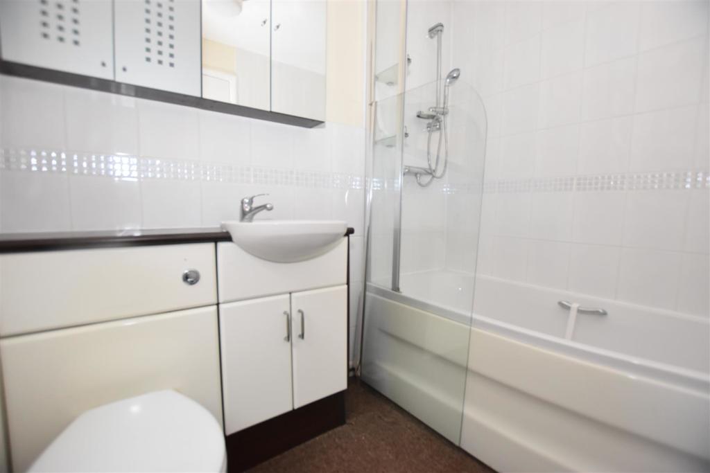 Bathroom.JPG
