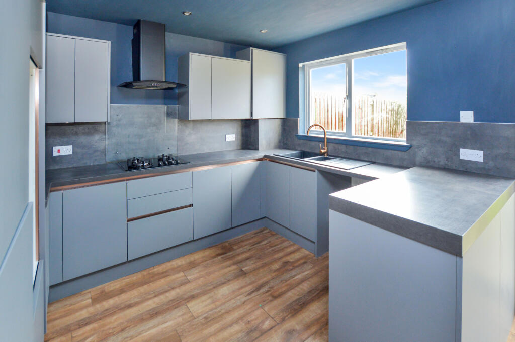 Kitchen/ Dining Room