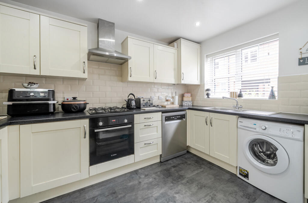 1295031-16-682f58...