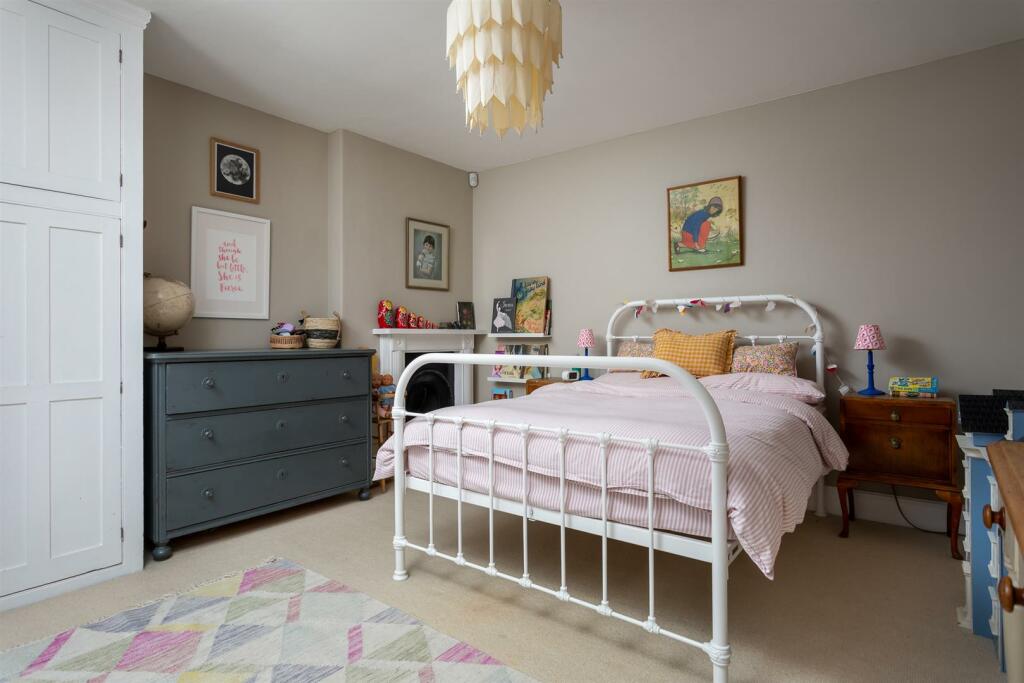 31 - 4 Victoria Road - GL7 1EN - Web.jpg