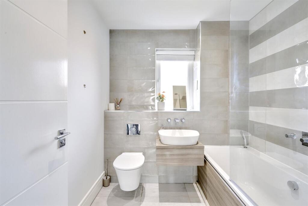 Bathroom 1_1.jpeg