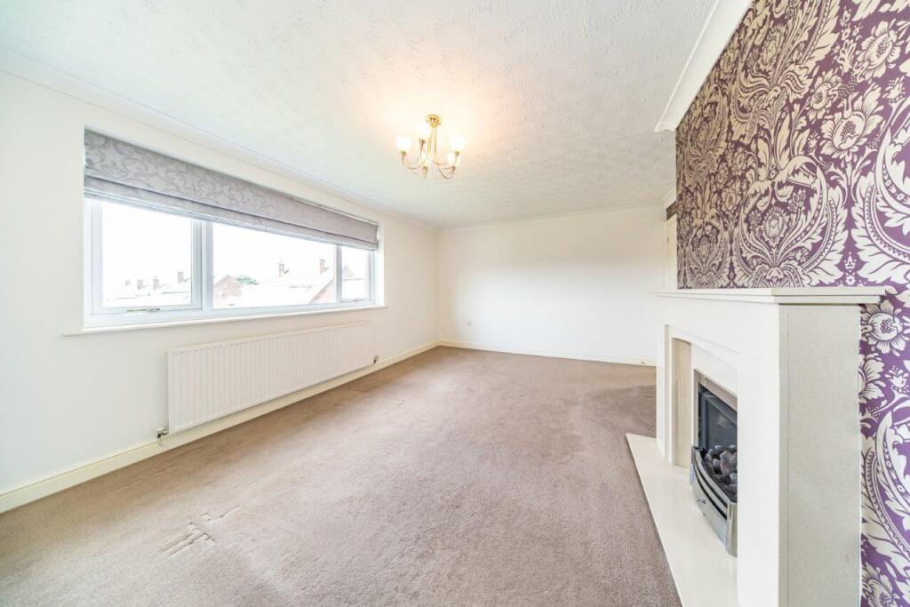 38 Egerton Road lounge.jpg