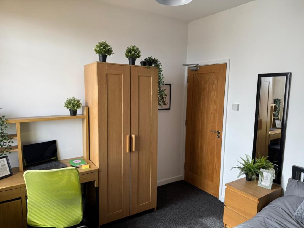 Call 02920 668585 to secure your viewing _12